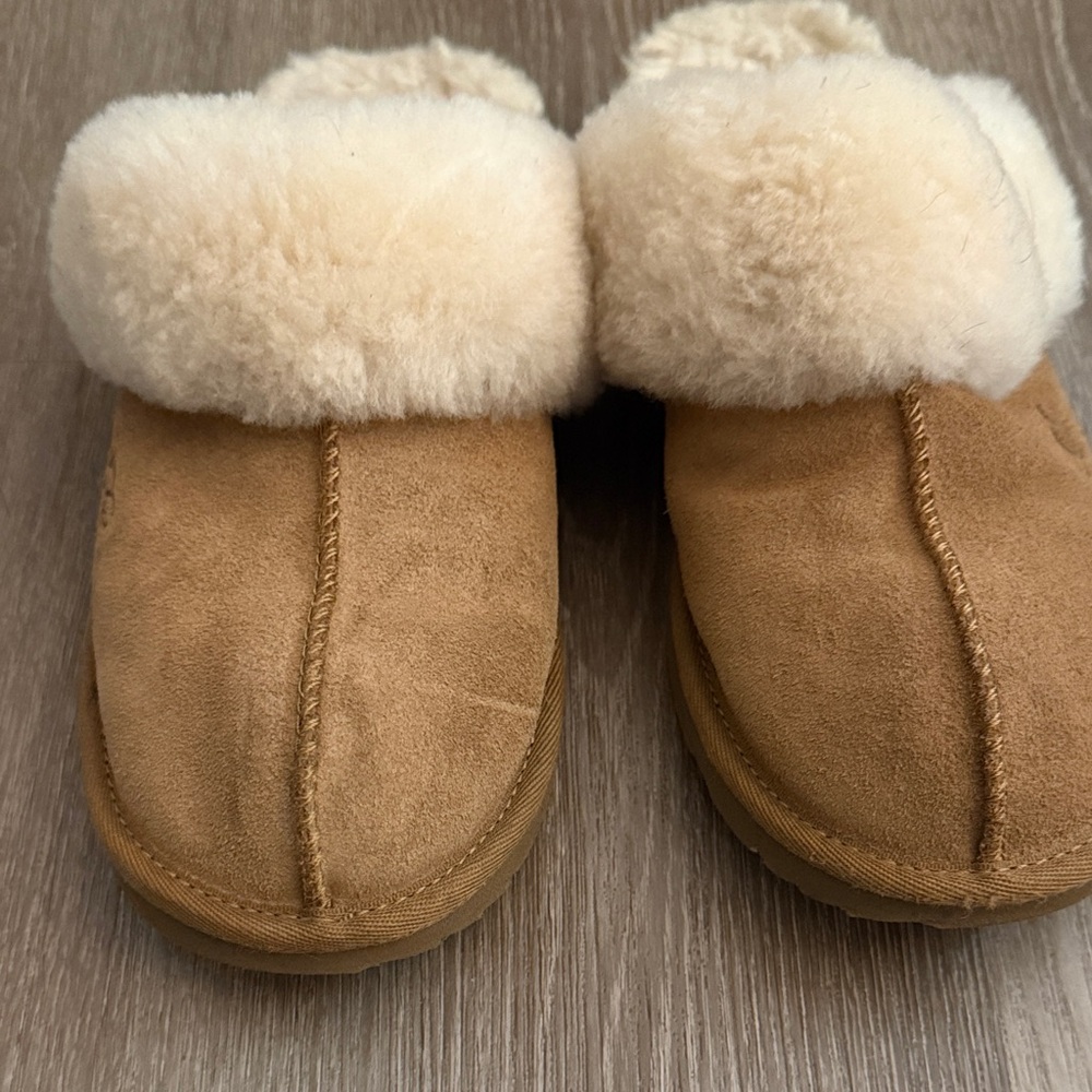 UGG Tan Kids Slippers with Cream Faux Fur